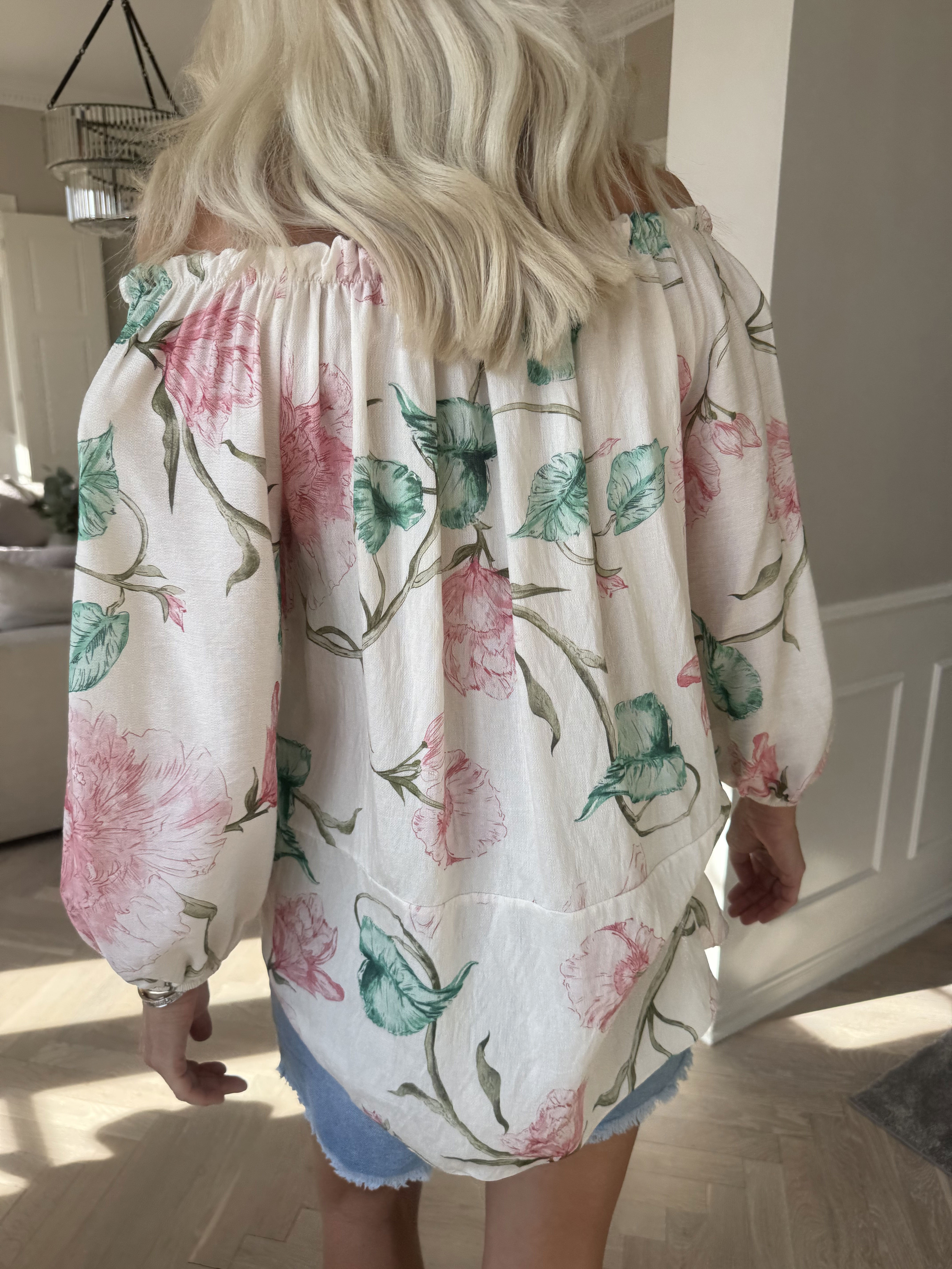 Gwen - Tunika i viskose med elastik i udskæringen